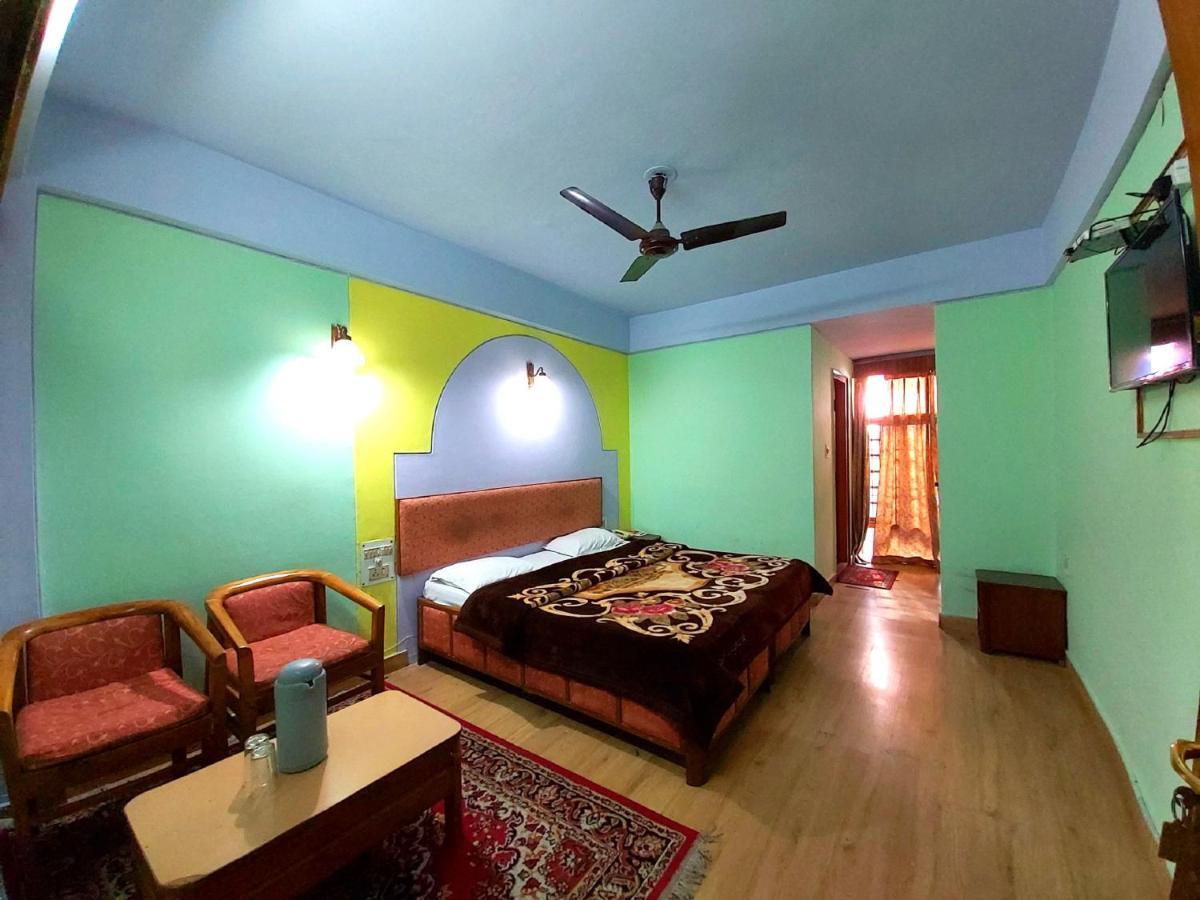 Hotel Radhe Continental Nainital Exteriér fotografie