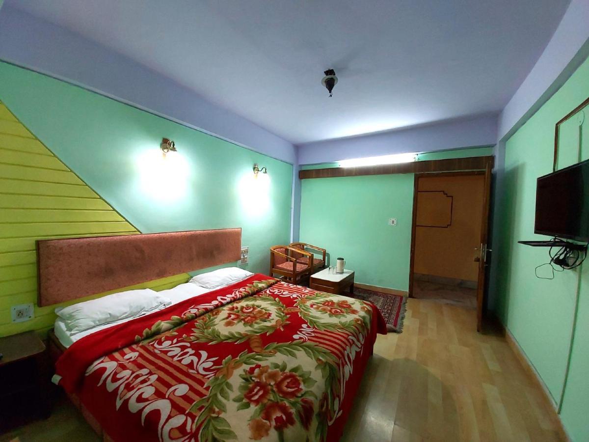 Hotel Radhe Continental Nainital Exteriér fotografie