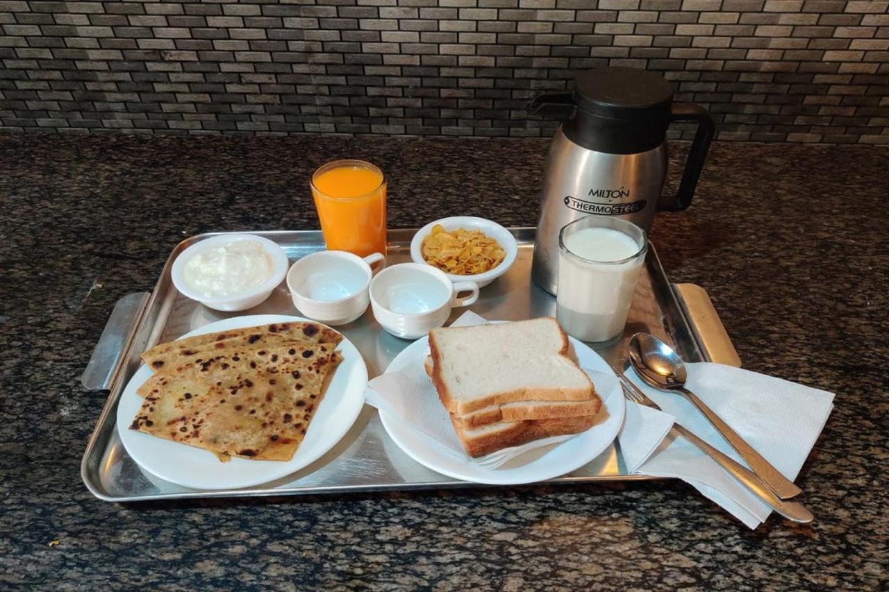 Hotel Radhe Continental Nainital Exteriér fotografie